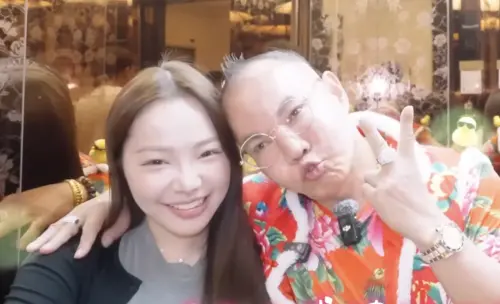 吊車大王同框小女兒！網紅解密他家挑車牌習慣　看到8888就是乾爹