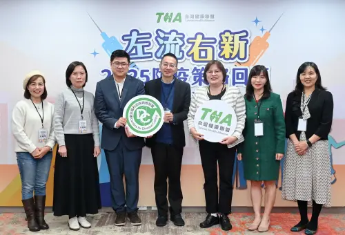 ▲感謝連江縣(左起)遠道出席，並感謝高雄市、臺北市、臺南市及桃園市熱情分享左流右新政策施行經驗。（圖／台灣健康聯盟提供）