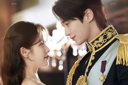 ▲IU、邊佑錫主演的《21世紀大君夫人》開播後，劇情設定被網友批評「太肉麻」、「看不下去」。（圖／IG@disneypluskr）