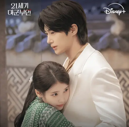 ▲IU（左）、邊佑錫（右）在演出《21世紀大君夫人》的前一部作品分別是《苦盡柑來遇見你》、《背著善宰跑》，兩部戲都是人氣、收視超好的人生代表作。（圖／IG@disneypluskr）