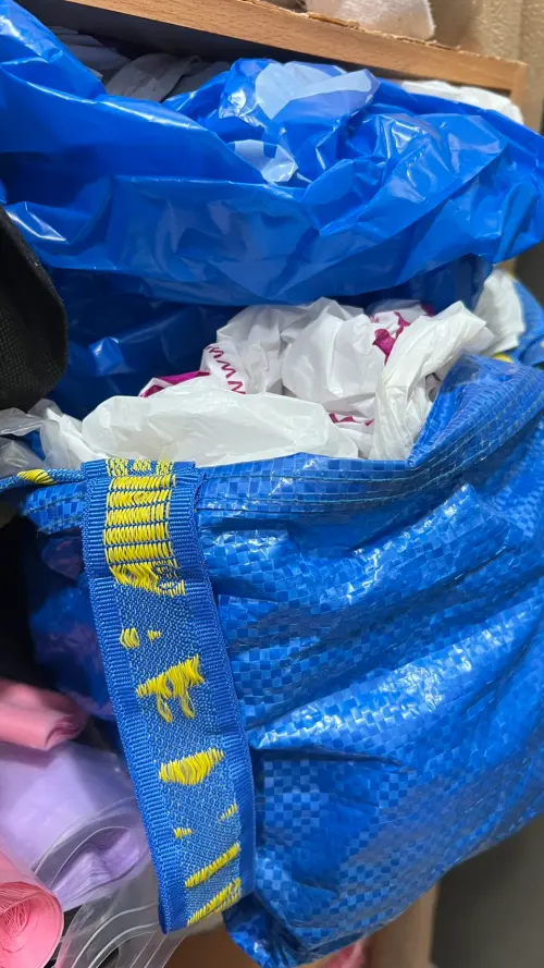 ▲塑膠袋之亂延燒，隨著塑膠袋與餐盒價格上漲，業者壓力增加，但專家認為應清楚標示價格，避免消費糾紛。（圖／記者賴禹妡攝）