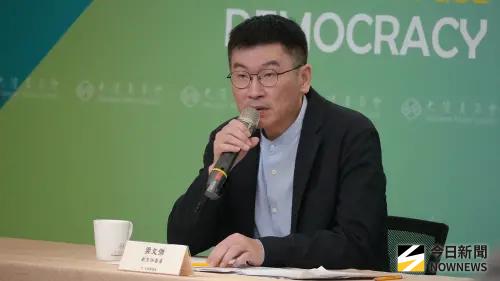 MAC Deputy Minister Liang Wen-chieh speaks at a press conference. (NOWNEWS Lyu Jyong-chang)