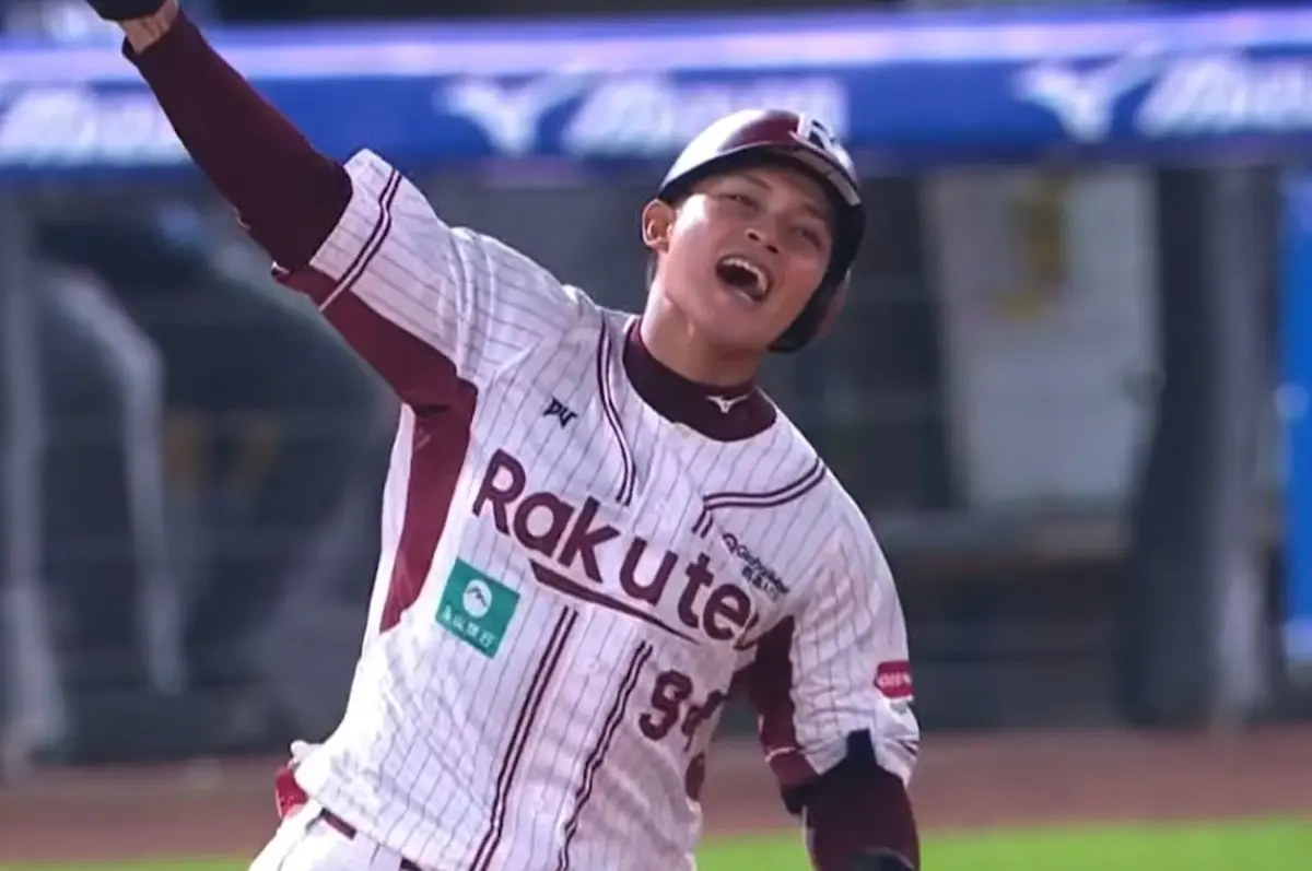 ▲樂天桃猿游擊手馬傑森，今（10）日在生涯第986個打席，終於打出生涯首轟，還是棒打中信兄弟當家王牌羅戈，全場歡聲雷動如奪冠。（圖／擷取自CPBLTV）