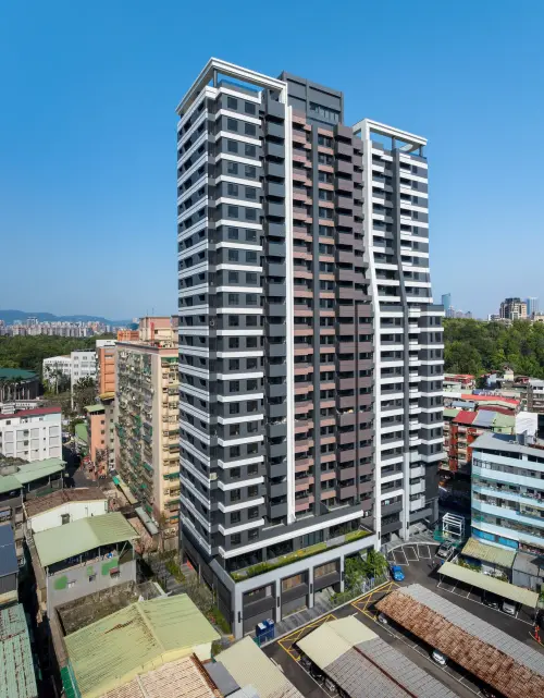 ▲萬大線「中和高中站」聯開宅外觀，該案共 15 戶已作為首批處分案送交議會審核。（圖／臺北市政府捷運工程局提供）