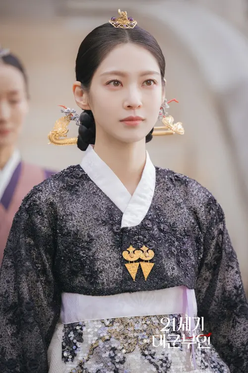 ▲《21世紀大君夫人》的反派設定不走老套路線，而是一位為了王室體面，什麼人都可以被她捨棄的大妃娘娘。（圖／MBC@program.imbc.com）