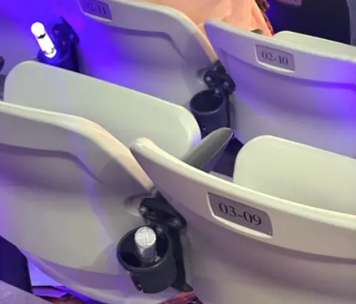 ▲鄧紫棋演唱會提供歌迷螢光棒其實是不能帶走留念的，結果有不少歌迷偷渡帶走，讓人感到非常傻眼。（圖/Threads）