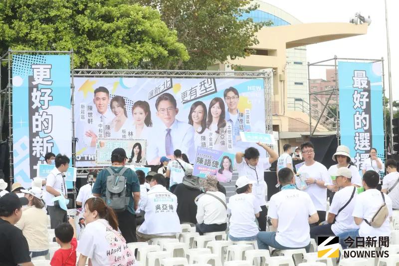    ▲民眾黨在三重向日葵廣場舉辦新北誓師大會。（圖／記者邱曾其攝）  