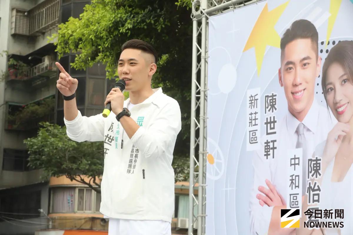 ▲淡江大橋機車道太窄，民眾黨新莊區議員陳世軒提議降編為「一般省道」，可汽機車混流。（圖／記者邱曾其攝）