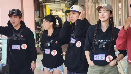 ▲張立東（左一）這次榮登「黑魔王」寶座，更被封為「全民情獸」擔綱黑隊顏值與運氣擔當，帶領團隊秉持著「把偶包丟掉」的信念全力闖關。（圖／綜藝玩很大提供）