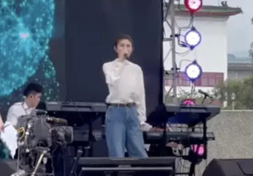 ▲朱海君（如圖）歌唱商演扛下生計。（圖／翻攝自台北市議員陳炳甫臉書）