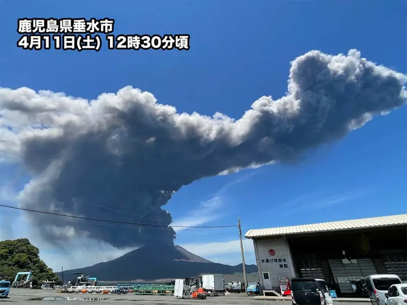 日本櫻島火山今年首度噴發!噴煙衝3400公尺 氣象廳急示警防降灰