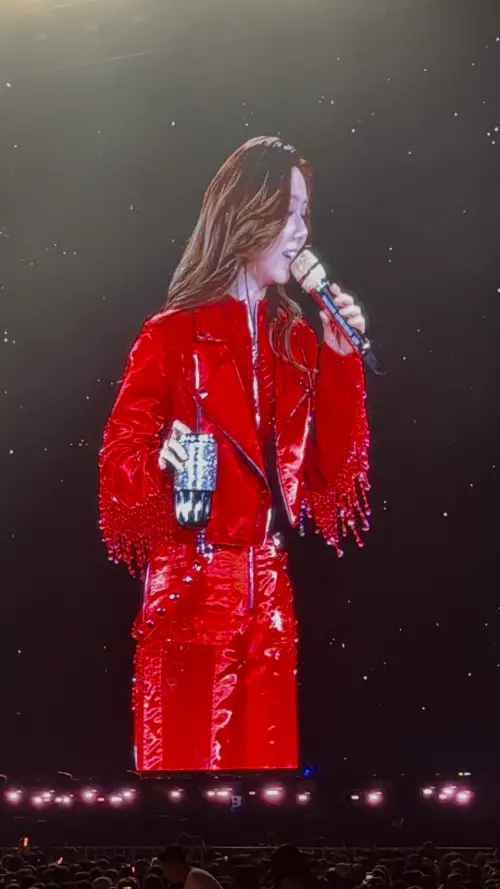 ▲鄧紫棋在大巨蛋演唱會第3天大玩台語哏冷笑話。（圖／讀者提供）