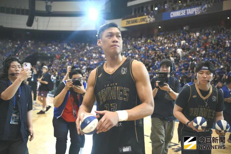 影／蔡文誠硬拉林志傑上台合唱！合體Matzka靦腆跳舞　球迷全嗨翻