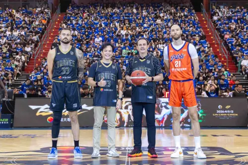 台灣大「林志傑引退週」鄭志龍現身開球　MyVideo免費直播最終戰