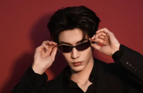 《逐玉》張凌赫奪肖戰墨鏡代言！1天撈6000萬　IG隨手拍吸百萬讚