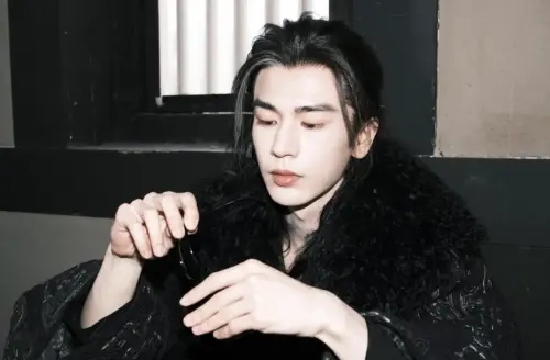 ▲張凌赫在IG隨手拍就有百萬讚數。（圖／翻攝自IG@zhanglinghe__1230）