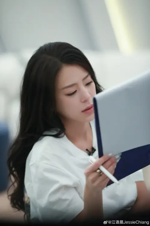 ▲江語晨因為前夫跨海提告，演出時失常。（圖／翻攝自江語晨微博）