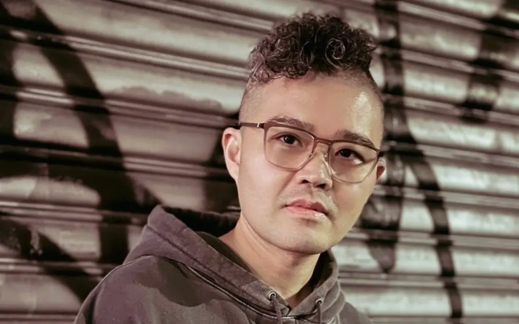 ▲張凌赫近期因熱播劇《逐玉》爆紅，當年挖掘他的導演江金霖（如圖）近期將在台海選演員，他透露，當時會選張凌赫拍片，主要原因在於他內在有個鮮活的靈魂。（圖／拍手Clappin提供）