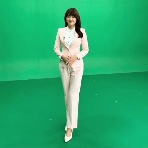 ▲華視新聞主播王韻筑（如圖）近期因重感冒，在播報中途休息時，打了哈欠，主控台也未將畫面完全切換到廣告畫面，造成直播事故。（圖／翻攝自王韻筑臉書）