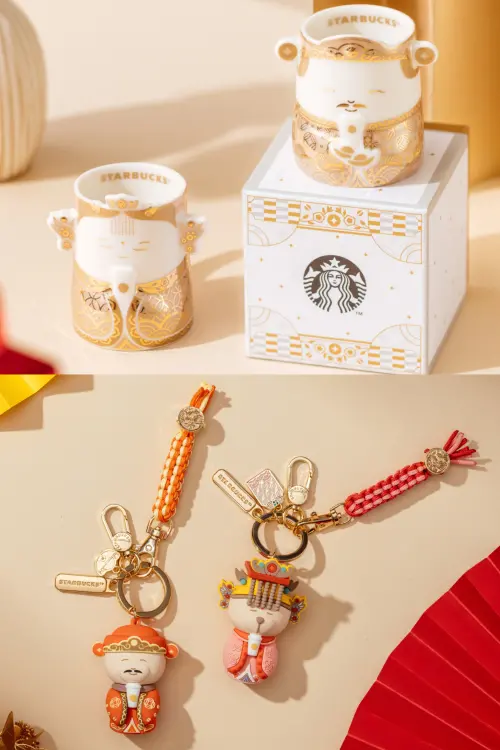 ▲媽祖款3OZ祈願金保佑馬克杯700元、財神爺款3OZ祈願金富饒馬克杯700元；祈願主題小熊鑰匙圈600元。（圖／星巴克提供）