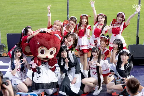 ▲樂天女孩全員換上女僕裝。（圖／樂天桃猿提供）