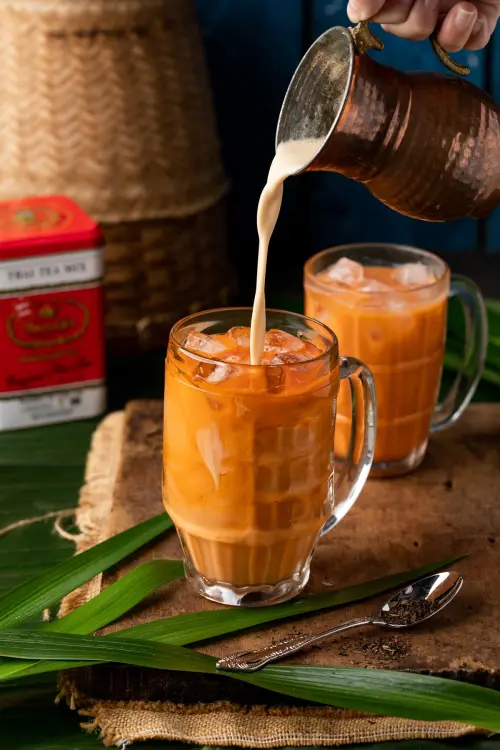 ▲帕泰家潑水節「泰式奶茶買一送一」優惠。（圖／豆府餐飲集團提供）