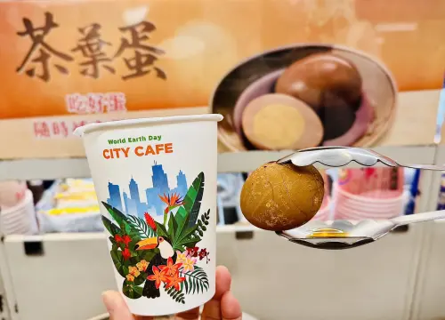 ▲2026白沙屯媽祖進香途中，「粉紅超跑」若停駕7-11門市，該店將免費送100杯咖啡、100顆茶葉蛋、100杯青茶。（圖／7-11提供）