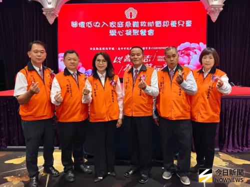 ▲廣亮慈善會成立39年來，首次選出女性理事長黃秀琴（左三）。（圖／記者金武鳳攝，2026.4.12)，
