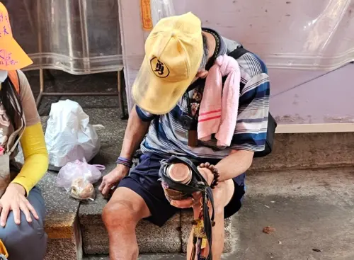 白沙屯媽祖「勇腳伯」提早來了！20年未缺席　坐店家前遭趕超心疼