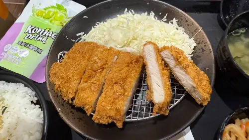 ▲福勝亭「開運豬排定食179元」生日慶優惠。（圖／記者蕭涵云攝）