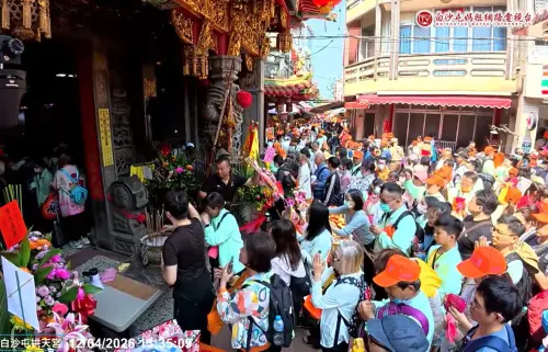 ▲白沙屯媽祖進香活動將於今晚起駕，今早開始周邊已湧現滿滿人潮。（圖／白沙屯媽祖網路電視台YouTube）