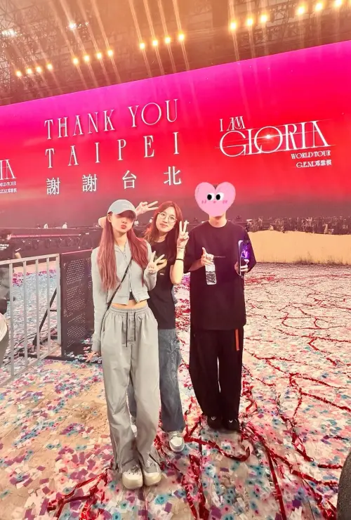 ▲女網友（中）在散場後詢問陳華（左）是否可以一起合照，陳華親切應允。（圖／網友kook5210授權提供）