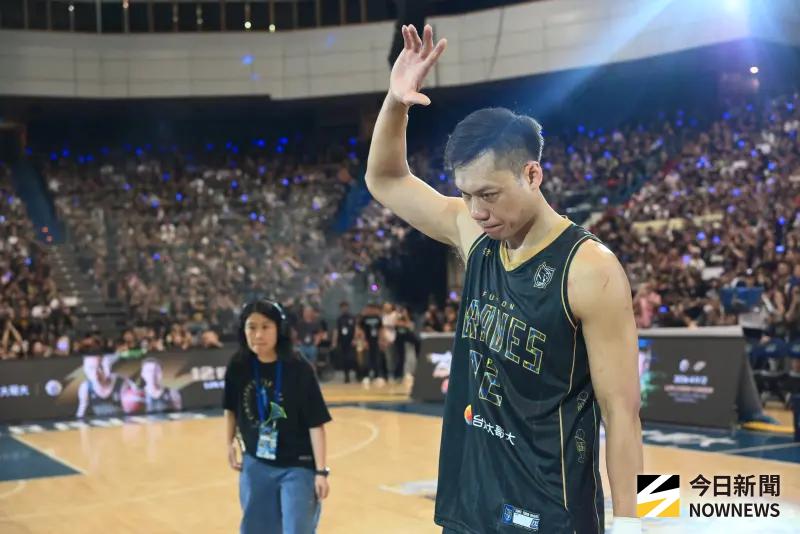 野獸最後的大吼！林志傑在金色彩帶中告別　989字完整演講一次看