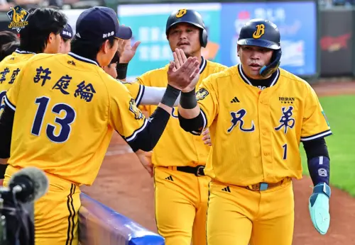 兄弟打線甦醒敲19安！14：4退樂天止6連敗　開季10戰8敗隊史最差