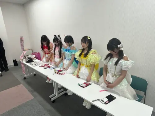 ▲QunQun 11日在熊本舉行特典會活動，但當天沒有任何一名粉絲到場參與，現場非常冷清。（圖／qunqun X）