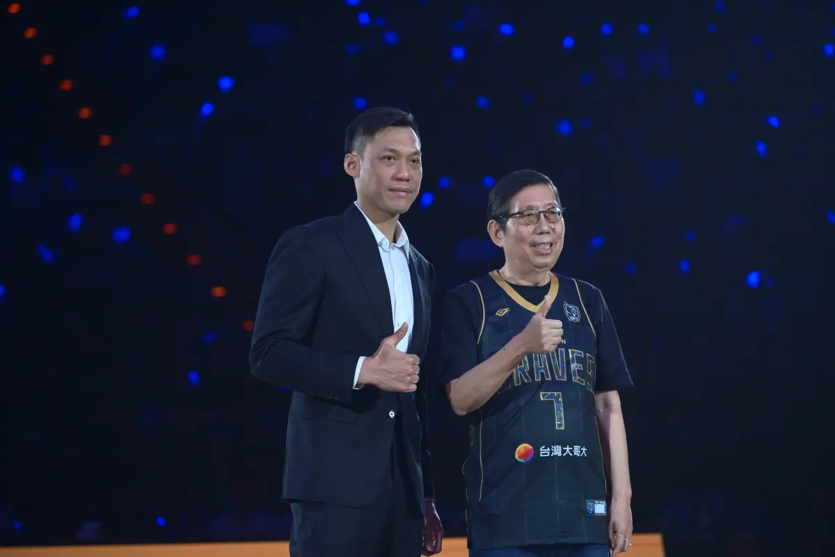 ▲富邦金控董事長蔡明興不僅親自到場致意，更現場宣布一項重磅消息：林志傑未來將正式轉任臺北富邦勇士球團「副領隊」，以全新的身分延續他的籃球使命。（圖／記者林柏年攝）