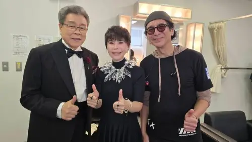 ▲詹雅雯（中）脊椎才開刀2週，便飛到日本力挺楊烈（左）的演唱會，右為荒山亮。（圖／印太戰略智庫提供）