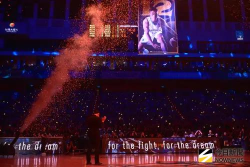 ▲林志傑引退儀式，橫幅在上面高高掛起。（圖／記者林柏年攝）