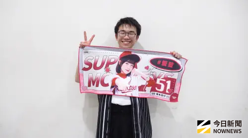 ▲籃籃的日本鐵粉為了能跟偶像溝通，非常努力學習中文ㄝ 經常報名演講比賽。（圖／記者陳云茹攝,20226.4.12）