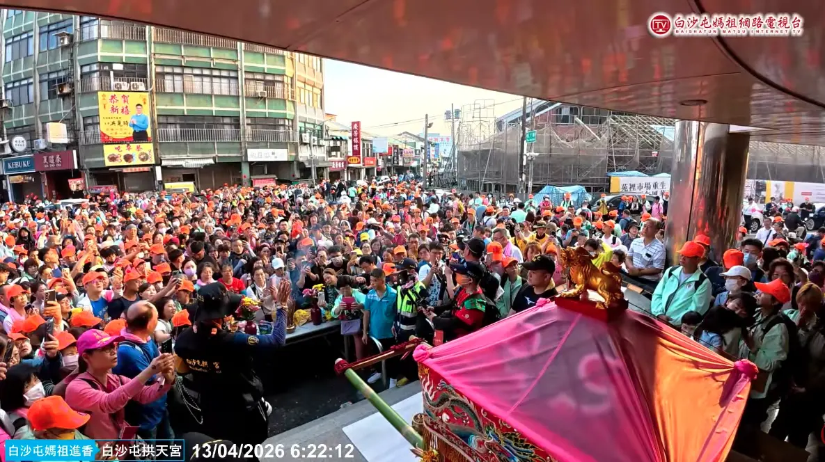 ▲苗栗縣通霄鎮白沙屯拱天宮媽祖一年一度的進香活動正式開始，今（13日）0時50分起駕，滿滿的信徒都跟隨媽祖的腳步！（圖／翻攝自YT「白沙屯媽祖網路電視台」）