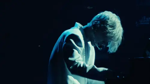 ▲泰民以自彈自唱開場。（圖／翻攝YouTube Mojave - Live from Coachella 2026@ Coachella）