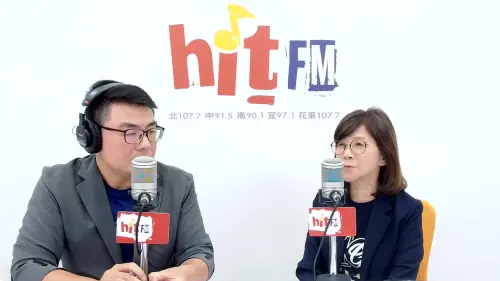 ▲富邦領隊Joyce陳昭如（右）登上資深媒體人黃揚明（左）節目，親自談到當初招募李珠珢來台的經過。（圖／翻攝自YouTube@hitfm）