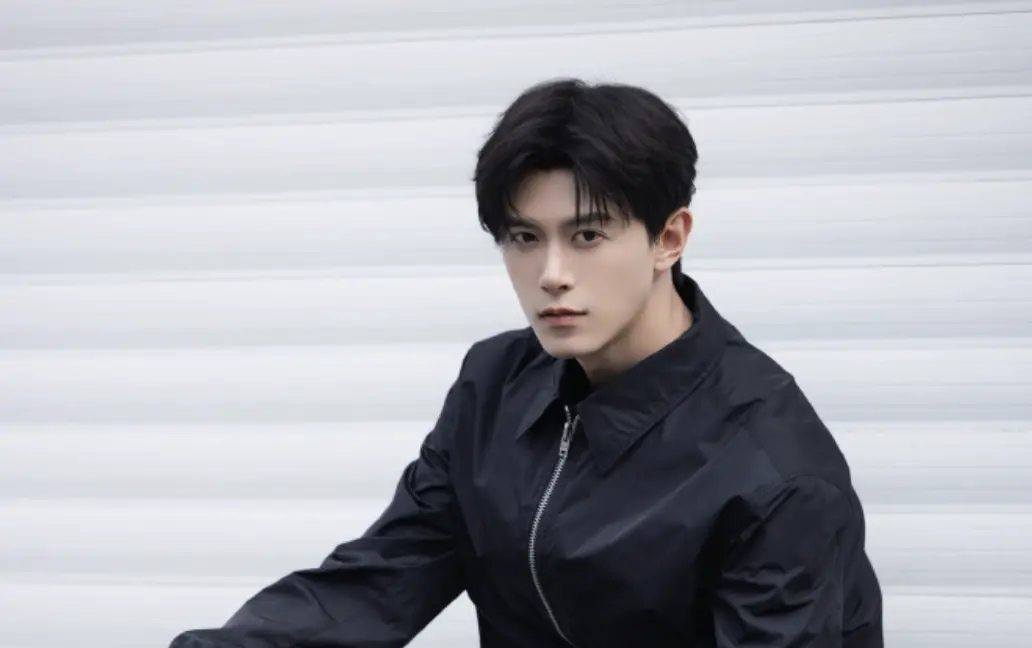 ▲鄧凱（如圖）因《逐玉》走紅，未料昨晚被發現進入遊戲直播間，因對方ID女性化，被傳「深夜看女主播」，該直播主立刻被他的粉絲圍攻，嚇到刪文。（圖／翻攝自微博@鄧凱）