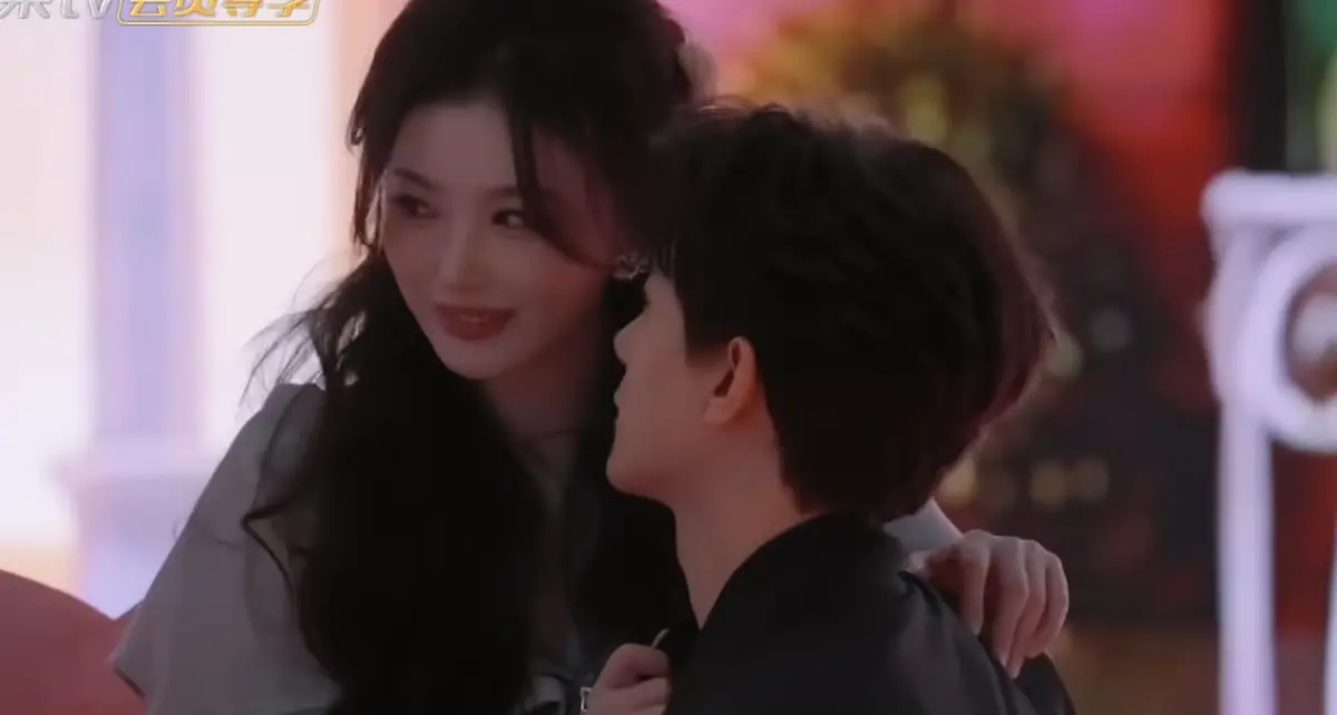 ▲鄧凱（右）和孔雪兒（左）登上《你好，星期六》帶來雙人舞，私下高甜互動流出，讓許多粉絲稱他們根本是公費戀愛。（圖／翻攝自YouTube 你好，星期六）