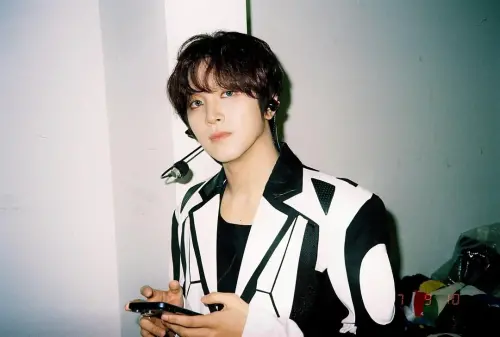 NCT楷燦傳熱戀網紅！粉絲追到機場狂飆髒話　全網看傻：太誇張