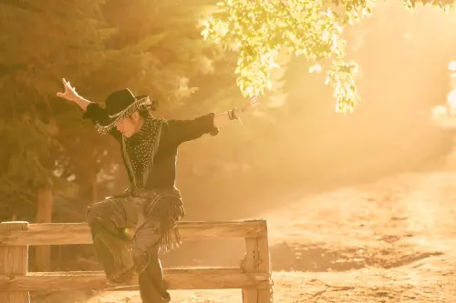 ▲周杰倫的音樂去旅行〈鄉間的路〉MV勾勒電影感鄉村篇章。（圖／杰威爾）