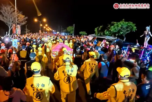 ▲白沙屯媽祖進香湧入萬人齊聚。（圖／白沙屯媽祖網路電視台YouTube）