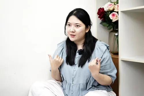 ▲另位參與展出的學員寧瑄，則是從小便對環境與情緒格外敏感，總能感受到他人的情緒與氛圍。（圖／記者吳翊婕攝）