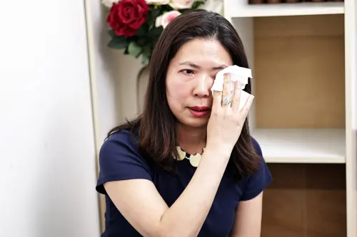 ▲「星之光藝術空間」學員允淇回憶當起當年正面臨婚姻破裂的困境因緣際會開始接觸藝術療癒，也因此踏上改變人生的起點。（圖／記者吳翊婕攝）