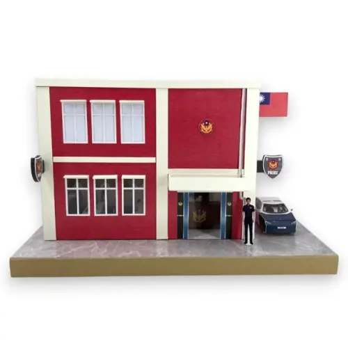 ▲原PO笑說，應該沒有同仁百年過後，還想到下面當警察。（圖／翻攝自momo購物網）